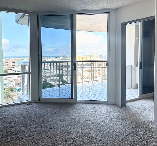 Foto del edificio - Honolulu Park Place - 2BR/2BA/Tandem Parking