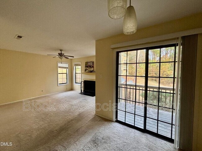 Foto del edificio - 3704 Chimney Ridge Pl