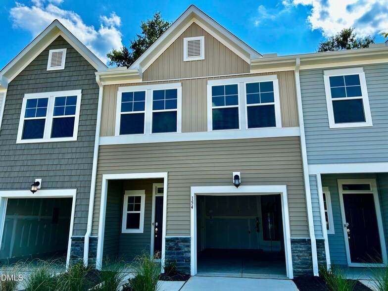 Foto principal - 154 Paramount Dr