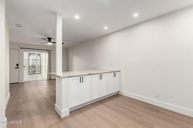 Foto del edificio - 830 S Dobson Rd
