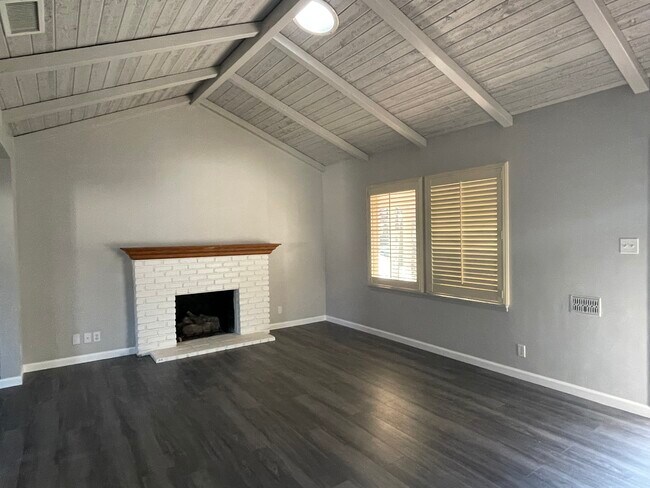Living Room - 1414 N Brighton St