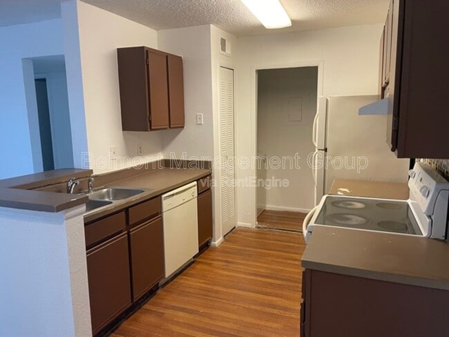 Foto del edificio - 2030 Cascades Blvd