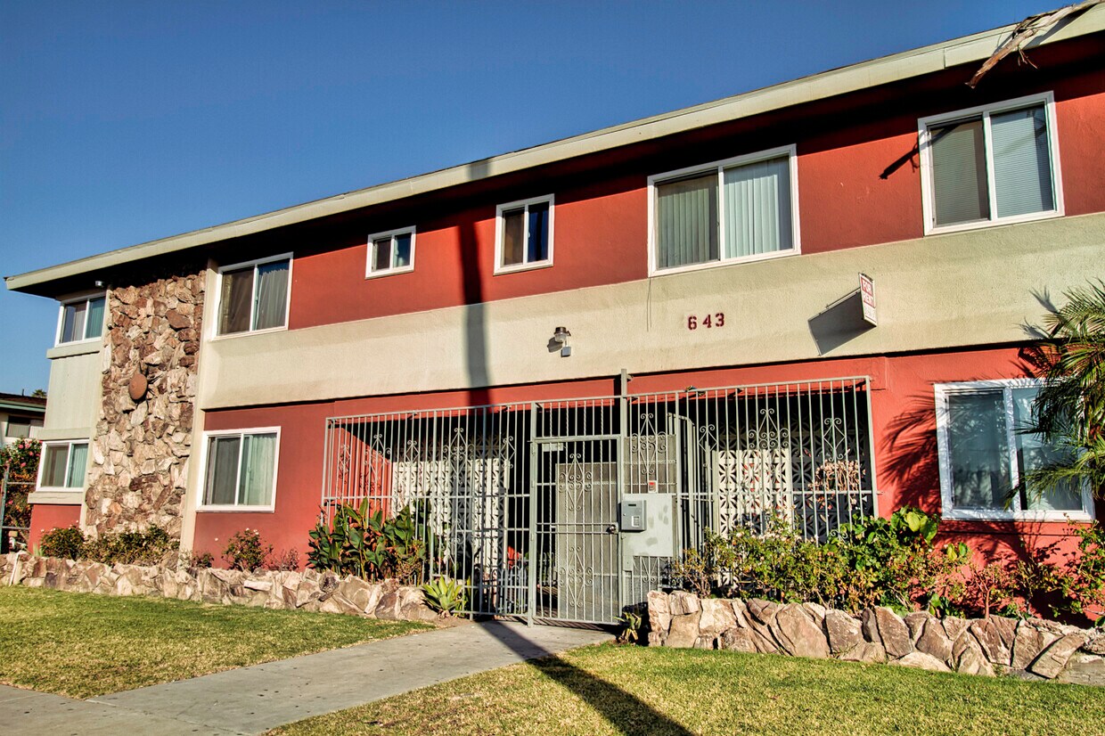 Foto principal - 643 E 99th St