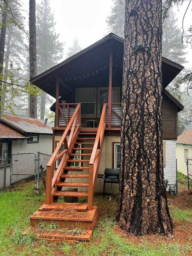 Foto del edificio - Cozy Crestline Cabin