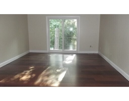 Building Photo - 11 Shadowbrook Ln