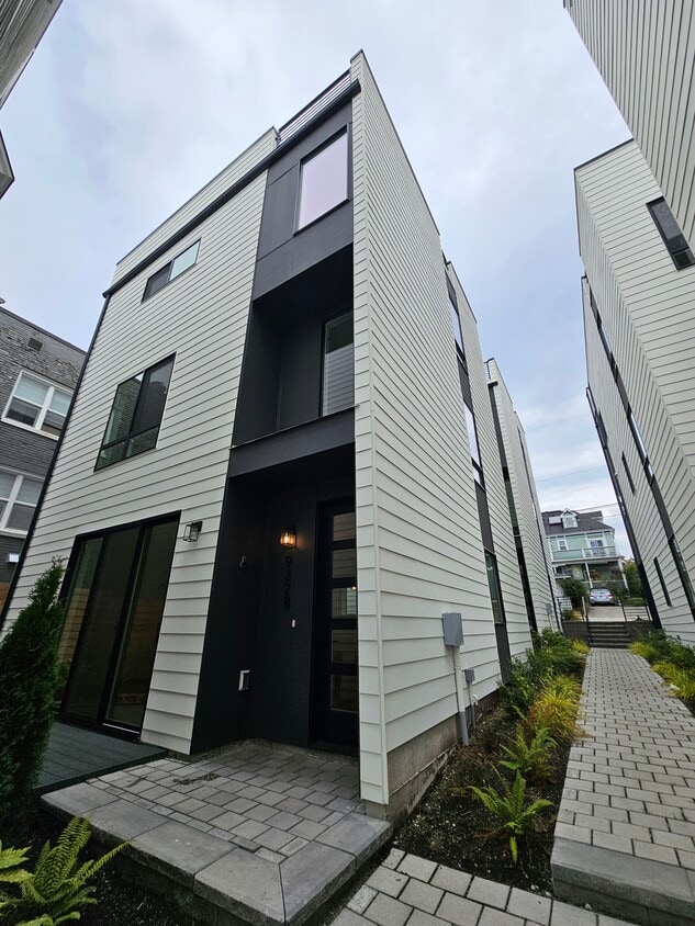 Foto principal - 922 16th Ave