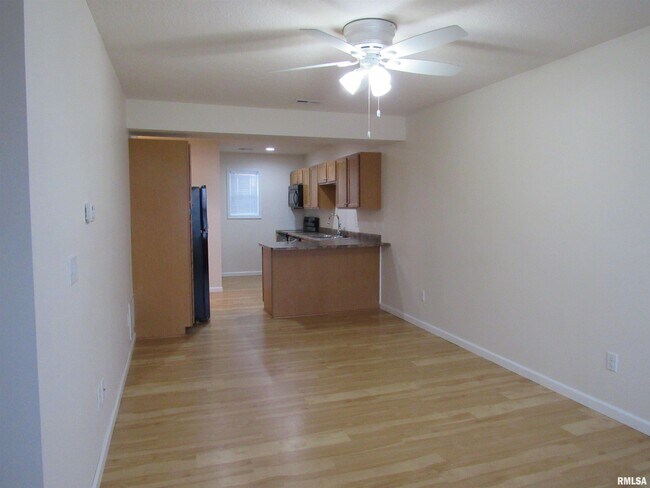 Building Photo - 518 Prairie Meadow Dr