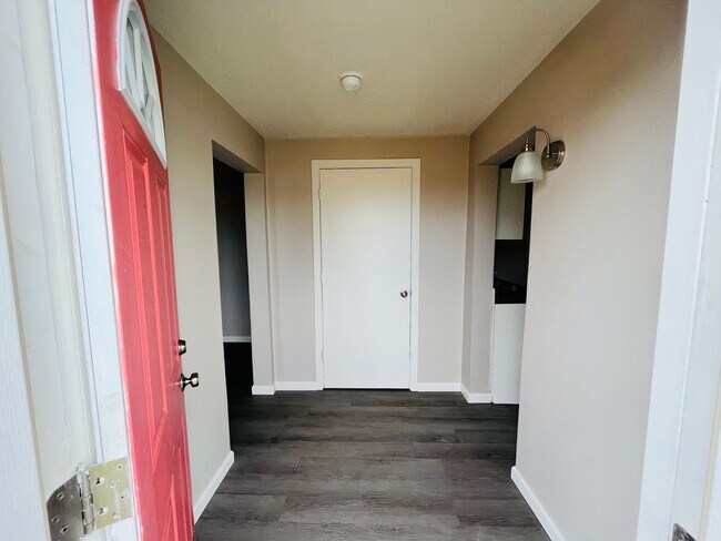 Building Photo - 321 W Main St