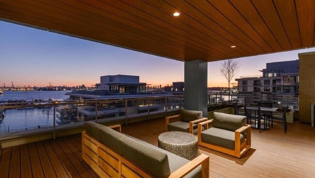 Building Photo - 801-801 Harbourside Dr