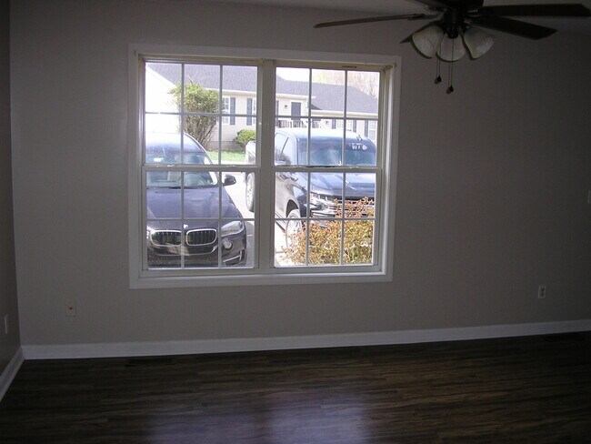 Building Photo - 402 Clark St