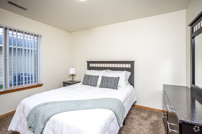 2BR, 1BA - 925 SF - Wheatland Condos
