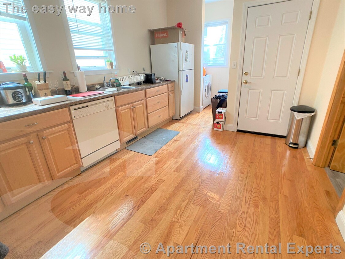 Primary Photo - 10 Radcliffe Rd