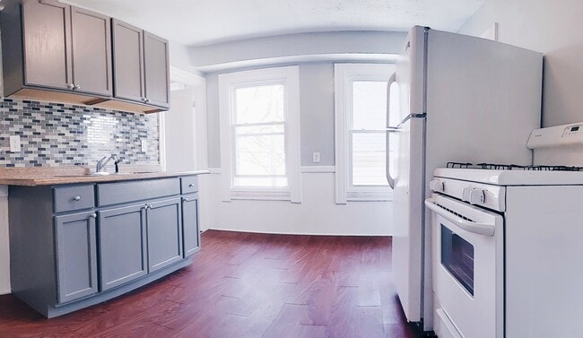 Kitchen - 2197 W 32nd St