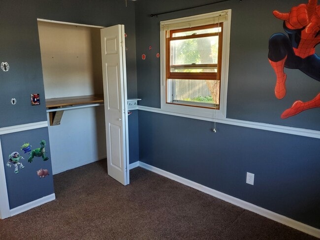 Building Photo - 774 Crestwood Dr