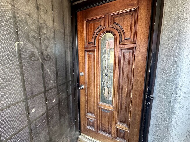 Foto del edificio - FULLY FURNISHED 2 BEDROOM CONDO WITH STRIP VIEWS