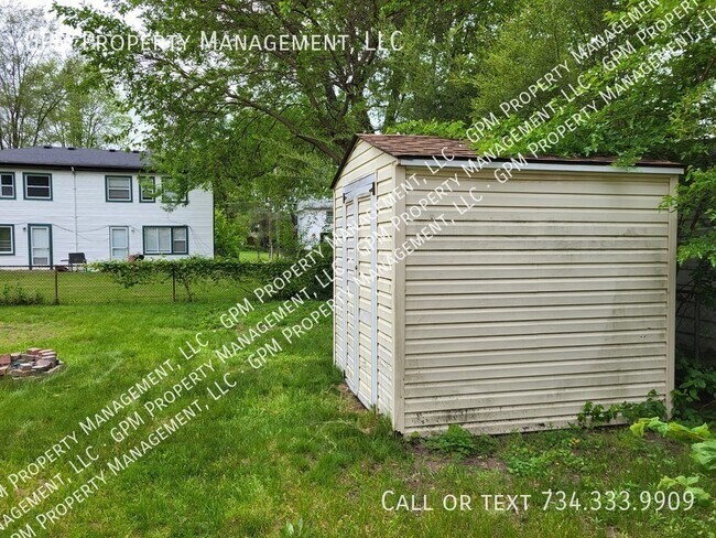 Building Photo - 2253 Delton Ct