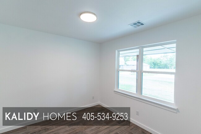 Building Photo - 1679 Kalidy Dr