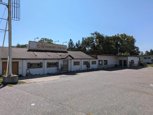 Building Photo - 674 W Mulberry St