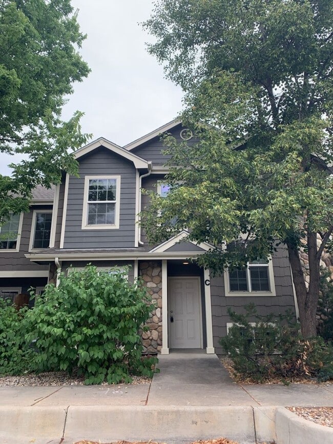 Building Photo - 844 Apex Dr