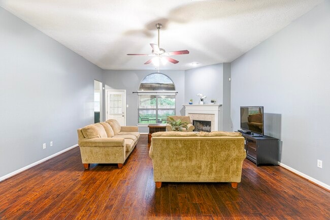 Building Photo - 20919 Garden Arbor Ln