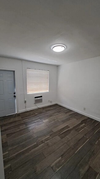 Building Photo - 1703 Thomas St