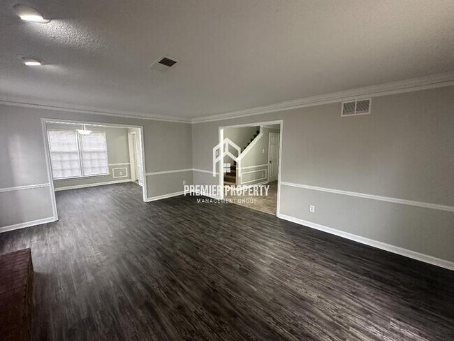 Foto del edificio - 4651 Leash Ln