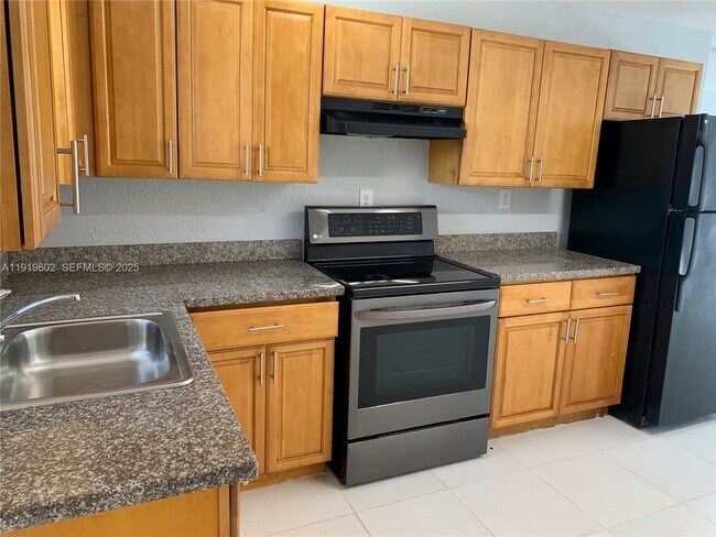 Foto del edificio - 860 NW 6th Ave