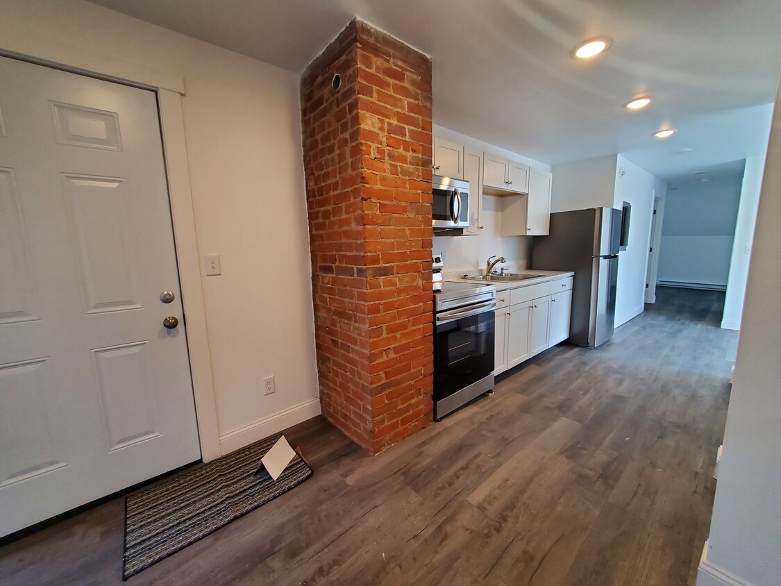 Primary Photo - 308 Hill St