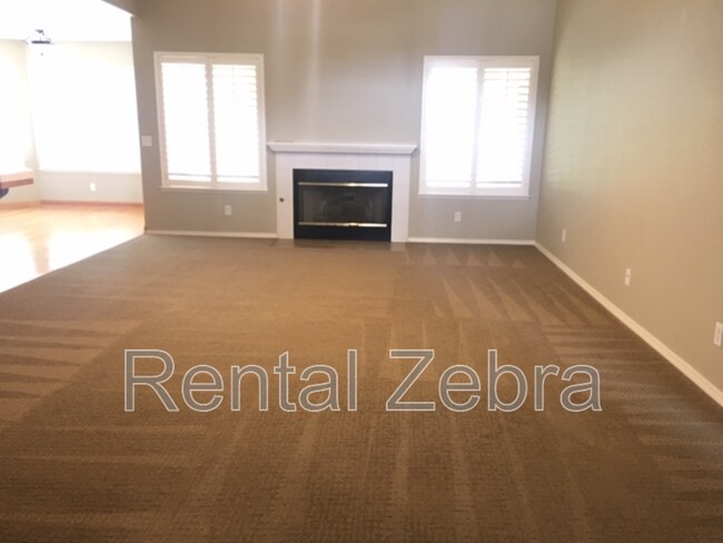 Building Photo - 731 Redwing Dr
