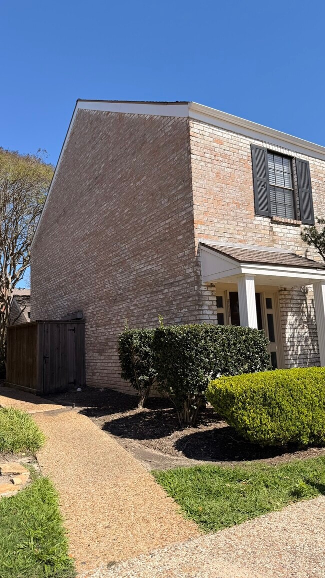 Building Photo - 712 Augusta Dr