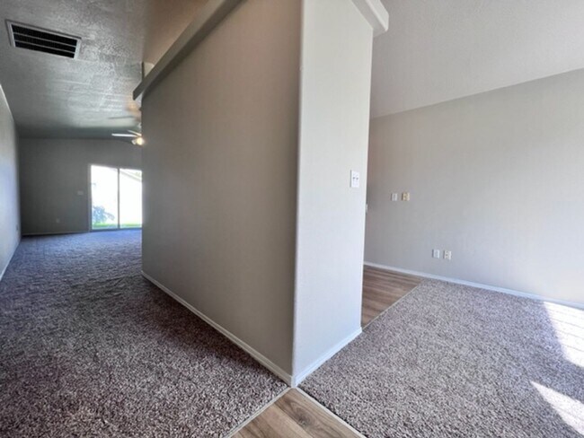 Foto del edificio - Charming 3-Bedroom Home in Nampa - $300 MO...