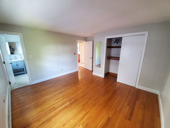 Foto del edificio - Spacious 3 Bd 2 Bath Condo near Alewife T in Arlington