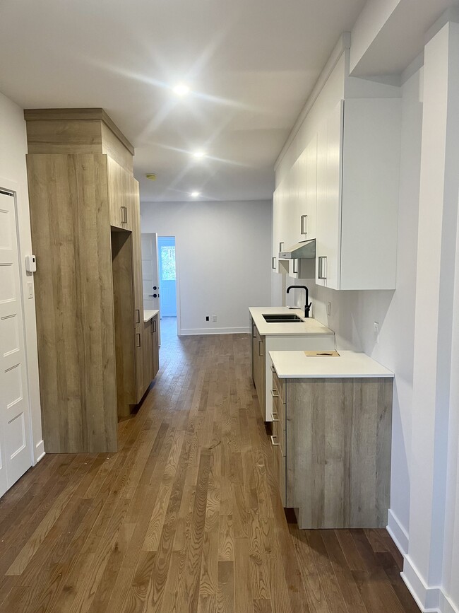 Building Photo - 2088 Rue De Chambly