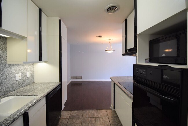 Building Photo - 11204 Peach Grove St
