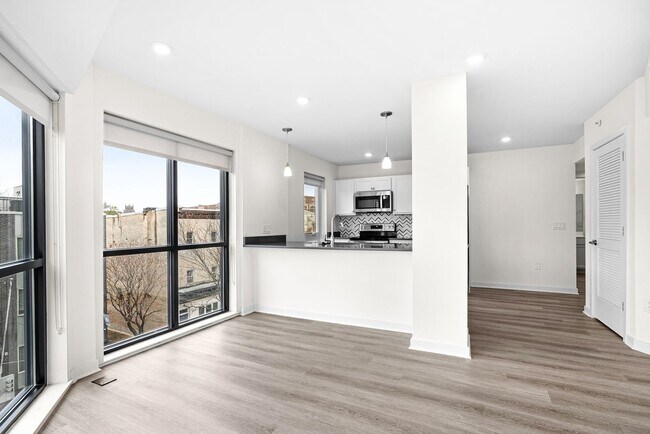 Foto del edificio - 2451 Frankford Ave