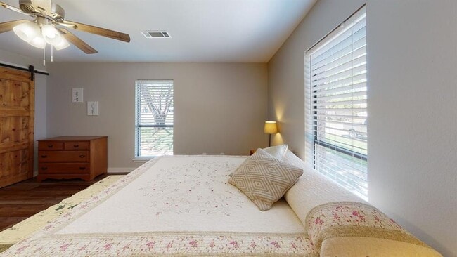 Foto del edificio - 802 Amy Cir