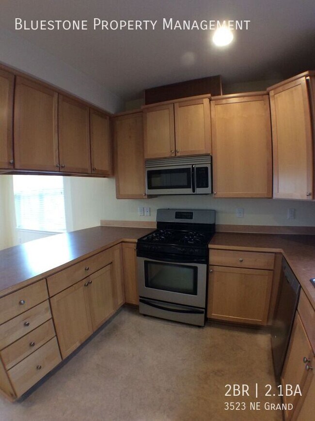 Building Photo - 3523 NE Grand-