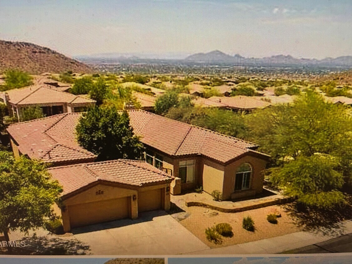 Casa adosada de dos generadores - La zona alquilada es el lado oeste. - 11511 E Caribbean Ln