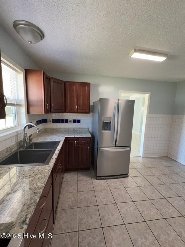 Building Photo - 304 Royal Dr