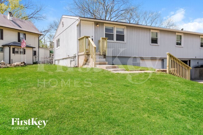 Foto del edificio - 5042 N Bellaire Ave
