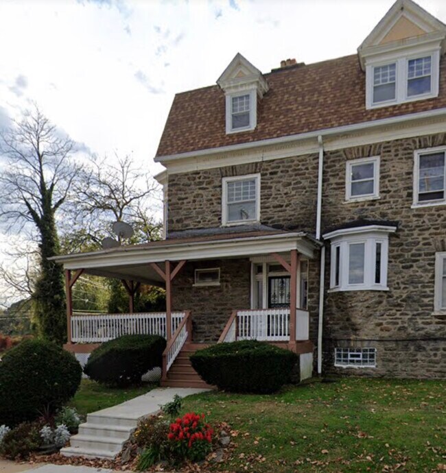 Building Photo - 2801 W Queen Ln