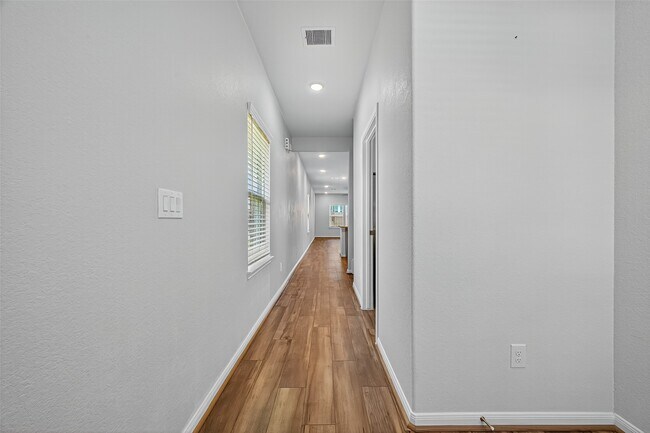 Foto del edificio - 8304 Bristlecone Pne Wy