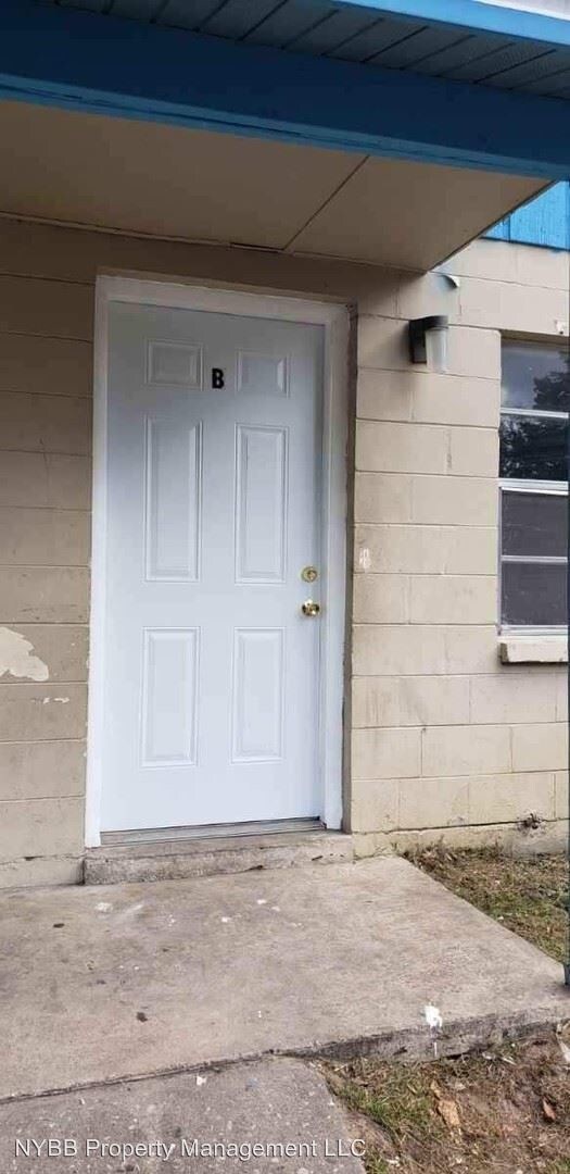 Building Photo - 3121 SW 26th Dr