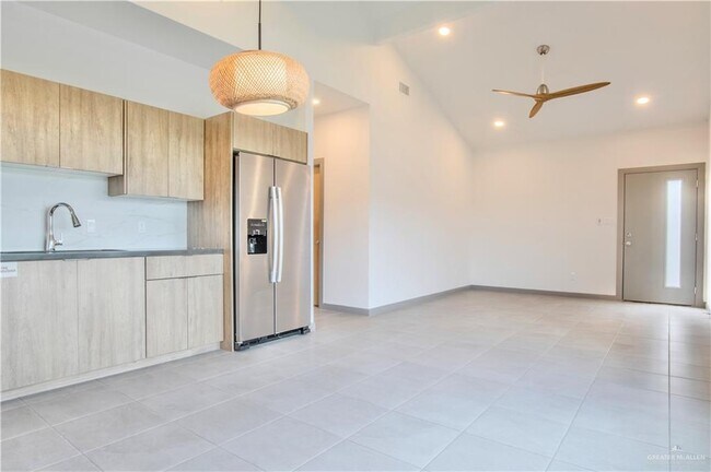 Building Photo - 2613 Woodpecker Rd