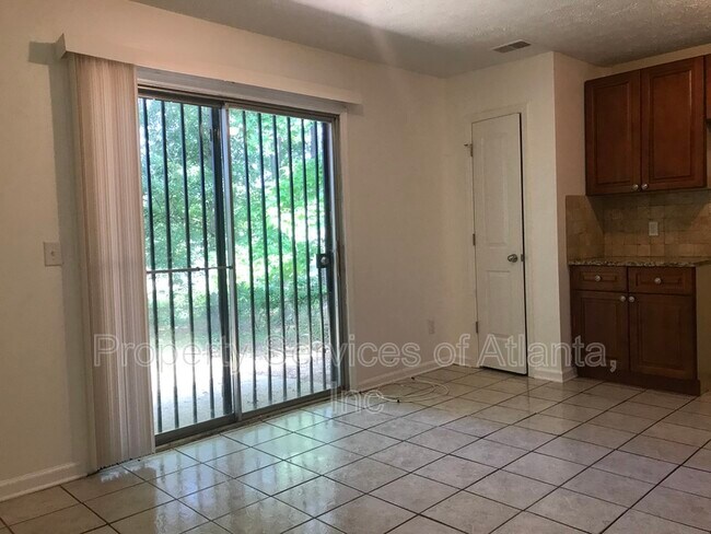 Foto del edificio - 8305 Glenwoods Terrace