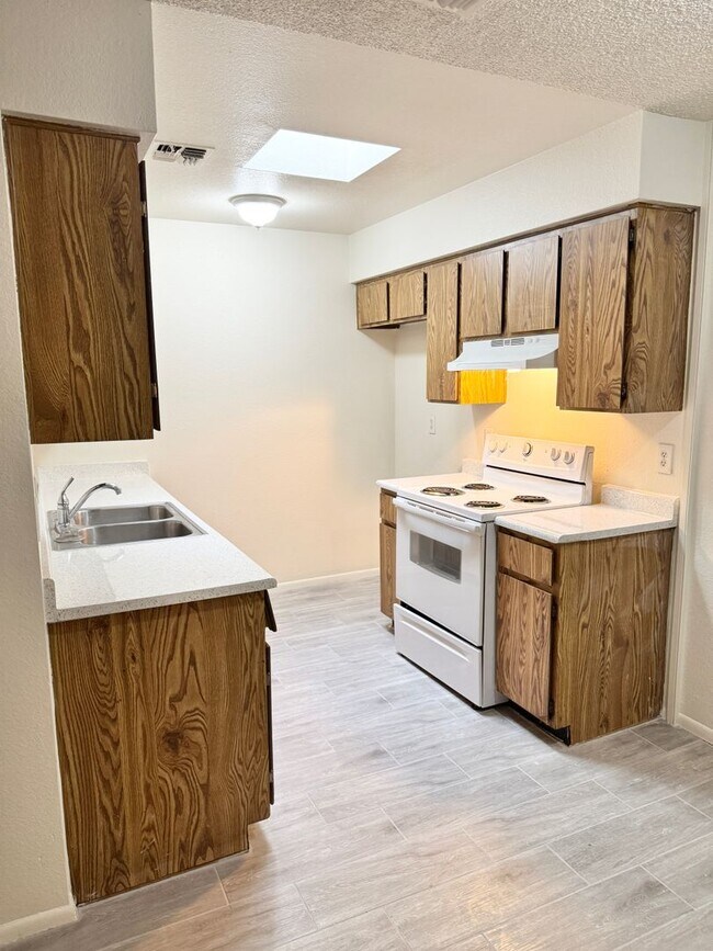 Foto del edificio - 2 Bedroom/2 Bath Condo! Community Pool