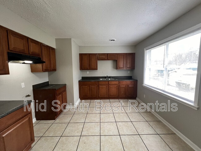 Building Photo - 4051 Maumee St