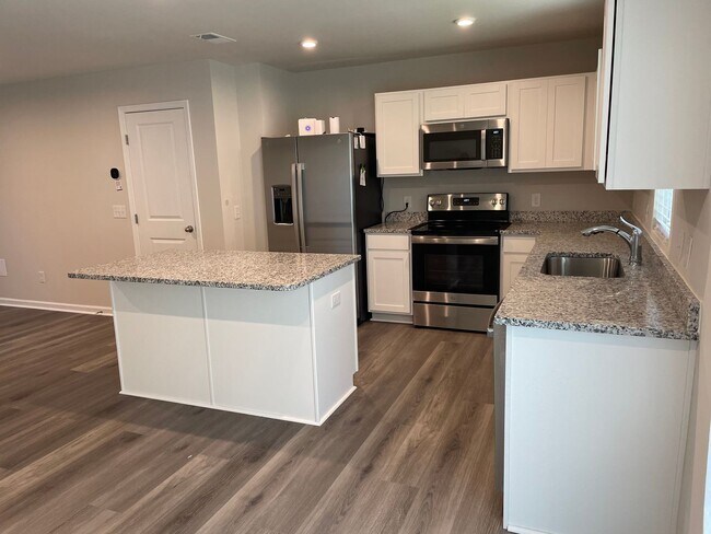 Foto del edificio - 3 Bedroom 2.5 Bathroom Town House in Middl...