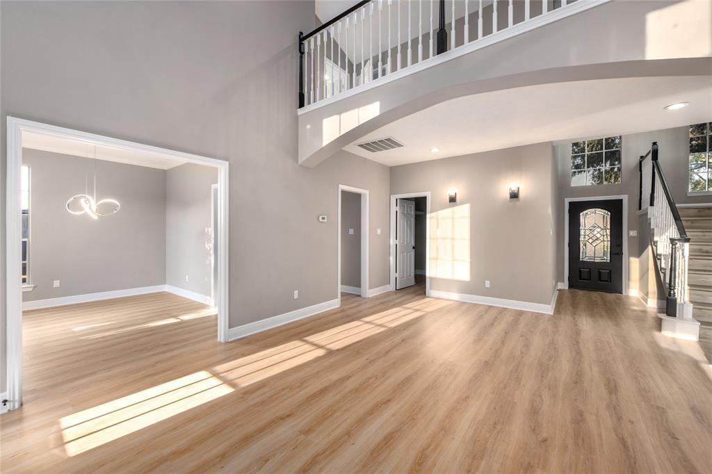 Primary Photo - 302 Harbor Cir