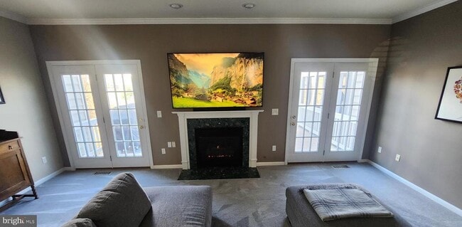 Building Photo - 44000 Kings Arms Square